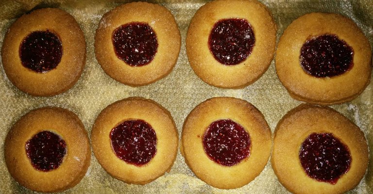 Świeżo upieczone jammy doddgers