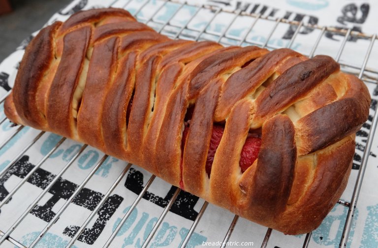 Ciasto drożdżowe z truskawkami i twarogiem